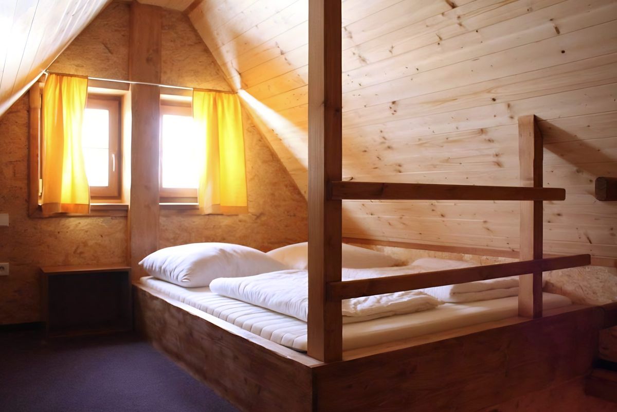 Dřevěný mezonetový apartmán v podkroví chaty